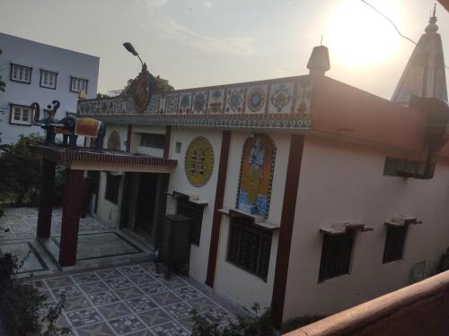 Mayapur Apartment | Parmarth gyan mandir by pandit ji stay