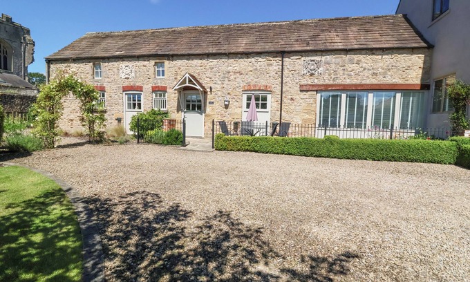 Bedale Cottage | PARR COTTAGE, character holiday cottage, with a garden in Bedale