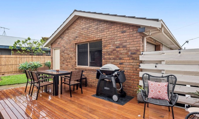 Portarlington House | Parrwang Rest - Renovated cosy unit in a Serene Location.