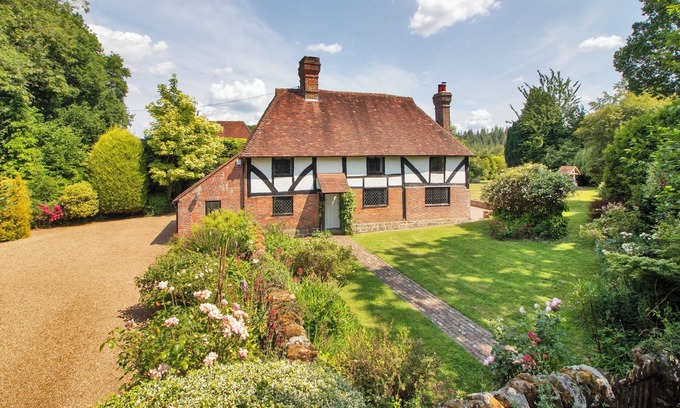 Hartfield House | Pass the Keys | Beautiful Countryside Cottage