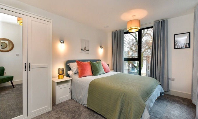 Riverside House | Pass the Keys | Beautiful 3 Bed Town House