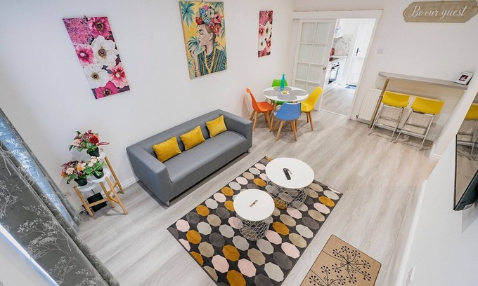 Belfast City Centre Apartment | Pass the Keys | Bright & Airy 2BR/2 Bath Apt in Perfect Location