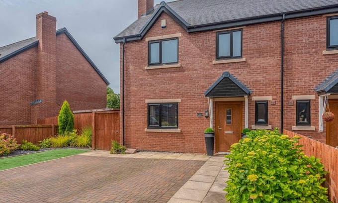 Hinstock House | Pass the Keys | Charming Modern Retreat with Private Garden