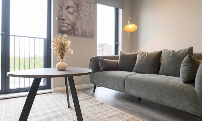 Holbeck Apartment | Pass the Keys | Deluxe Leeds Central - Panoramic Views