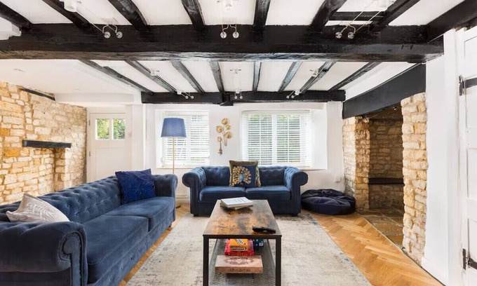 Bourton-on-the-Hill House | Pass the Keys | Charming 18th Century 4 bedroom cottage