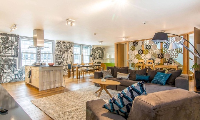 The City of London Apartment | Pass The Keys | Gorgeous 3-bed with large roof terrace, very central