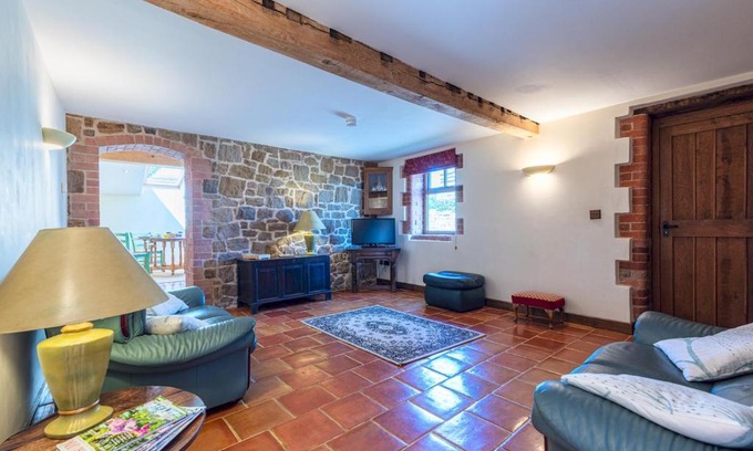 Eaton Mascott House | Pass the Keys Hidden Gem in Stunning Location