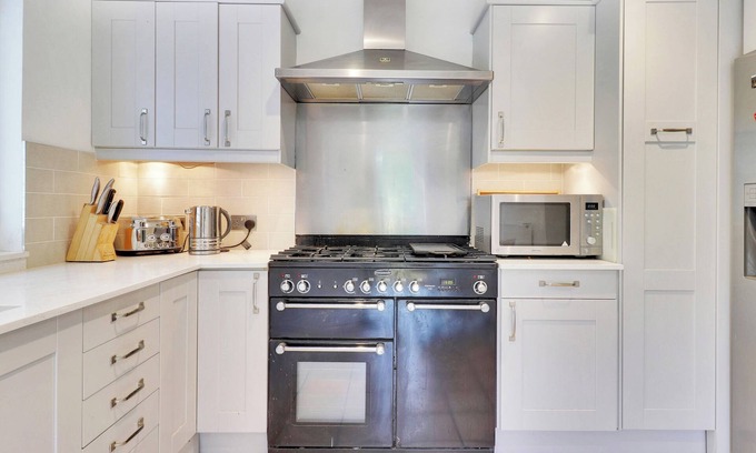 Westerham House | Pass the Keys | Large family home in picturesque village