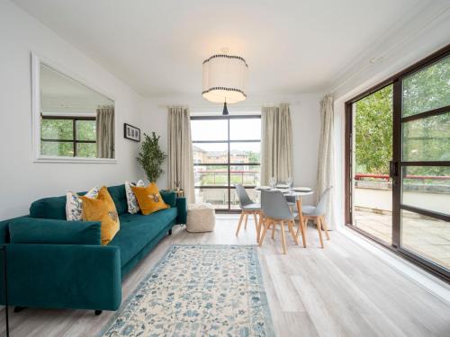 Surrey Docks Apartment | Pass the Keys London apartment - Waterfront Terrace Parking