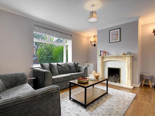 Cheadle House | Pass the Keys Modern Comfortable Home with parking