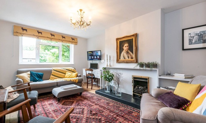 Kew Apartment | Pass the Keys | Peaceful, zen apartment with parking, Kew, London