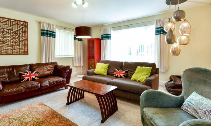Barry House | Pass the Keys Spacious 4 Bedroom home with Parking Garden