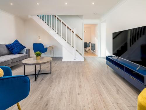 Borehamwood House | Pass the Keys Stylish 4 Bedroom Home with Parking in Borehamwood