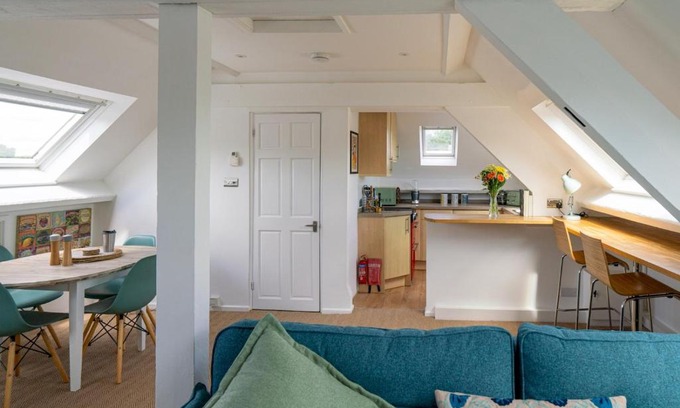 Avening Apartment | Pass the Keys Tranquil cosy apartment in centre of Avening