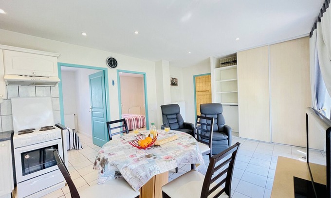 Forges-les-Bains Apartment | Pasteur : Charming 2 bedroom flat near the thermal baths