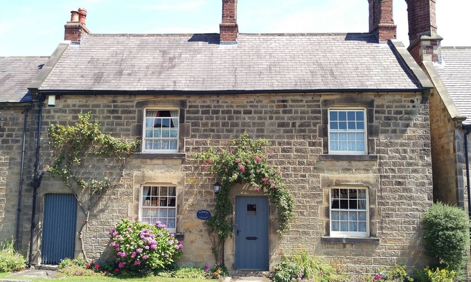 Alfreton Cottage | Pathways Holiday Cottage a delightful 18th century stone cottage in Derbyshire.
