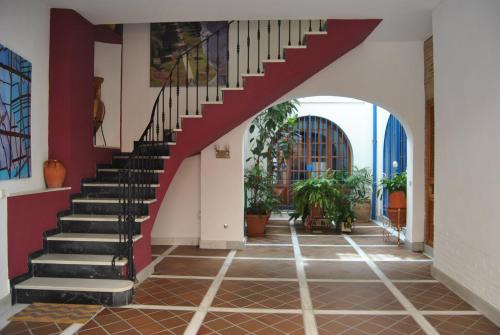 La Trinidad-San Juan y Todos los Santos House | Patio de la Escalera - Eduardo Dato 24