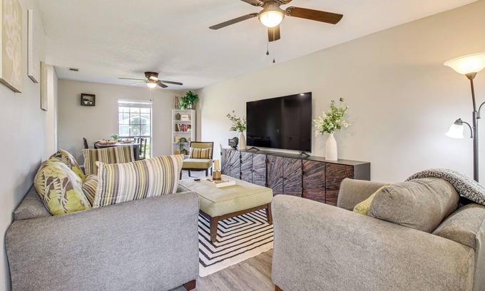 Hinesville House | Patio for Al Fresco Dining: Home in Hinesville!