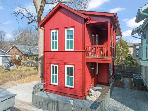 Downtown House | PatioPad~UltraWalkable~Fenced~Pets~Design2Delight!