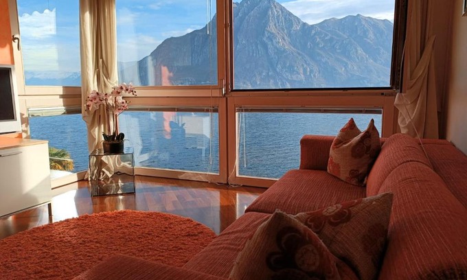 Riva di Solto Apartment | Patty ZU - Lakeside apartment
