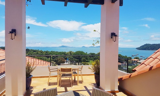 Amador Condo | Patty’s Upscale Bay View Condo with King bed by the Amador Causeway on the Canal