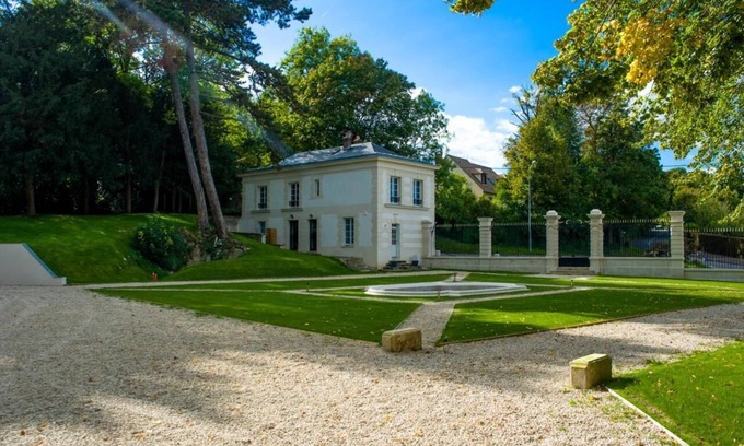 Hardricourt Villa | Pavillon du Château with private SPA