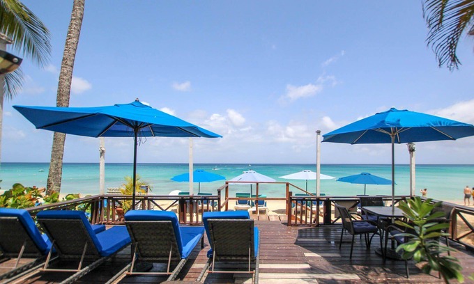 Old Trees Bay House | Paynes Bay Paradise – Bora Bora Beachfront Getaway