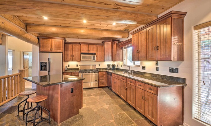 Payson Cottage | Payson Escape w/Mtn Views & Fire Pit!