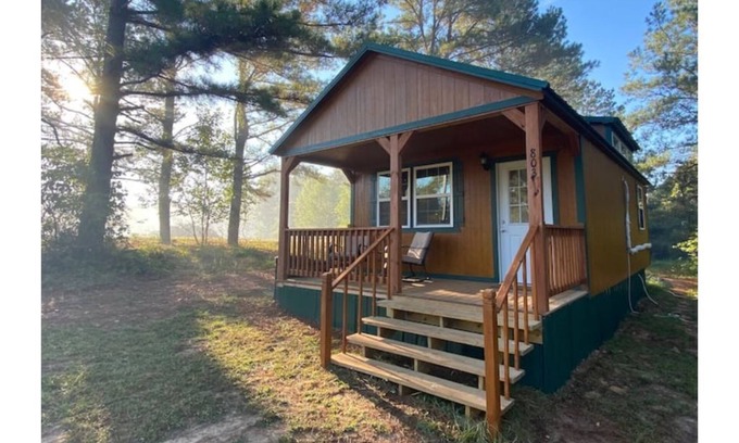 Ashdown Cabin | Peace & Quiet, near town but in a country/farm setting