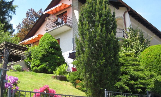 Rod an der Weil Apartment | Peace & relaxation right on the edge of the forest in a lovingly furnished vacation apartment