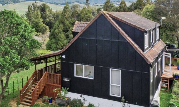 Waikino Other | Peace & Tranquilityn2 minutes to Karangahake gorge and bicycle tracks.