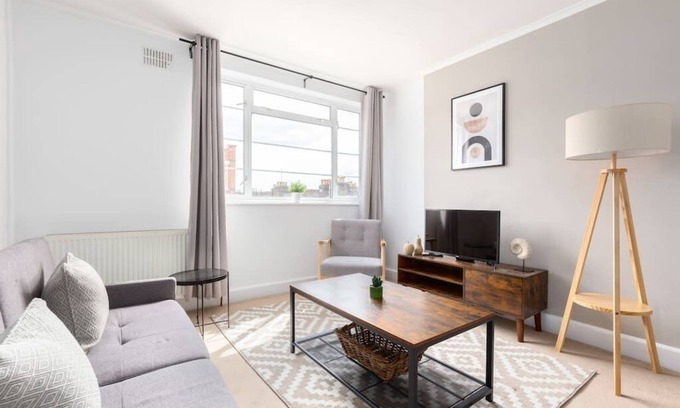 Chiswick Apartment | Peaceful 2 Bed Flat in Chiswick