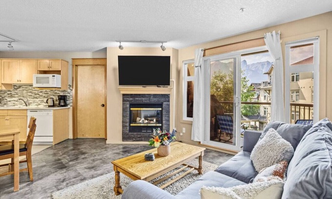 Cougar Creek Apartment | Peaceful 2BR for 8 w/Balcony, BBQ & Gym!