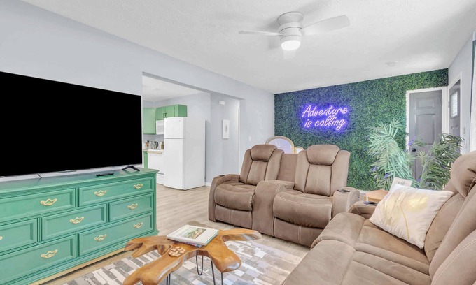 Parker House | Peaceful 2BR | King Bed | Near DT Greenville