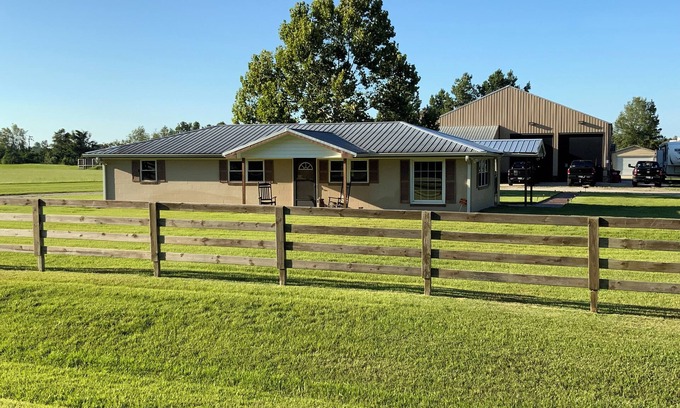 Perkins House | Peaceful 3-bedroom house in the country with stocked pond