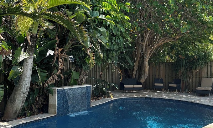 North Corals House | Peaceful 4 Bedroom Getaway: 8 min from the beach