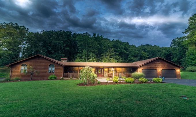 Peebles House | Peaceful 8 Bedroom 5 Bath w/patio bar-grill and swimming pond