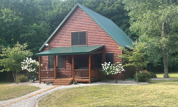 Alden Cabin | Peaceful Acres Getaway Alden, Mi