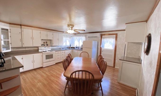 Huntingdon House | Peaceful Acres – Minutes to Raystown Lake