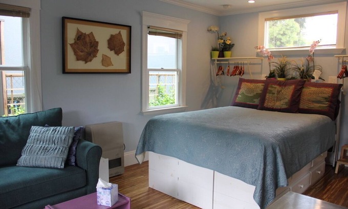 Upper Telegraph Cottage | Peaceful backyard studio cottage. 5 min. to Ashby BART; free off street parking