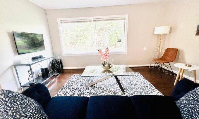Crestline Heights House | Peaceful Bungalow Mins to Airport