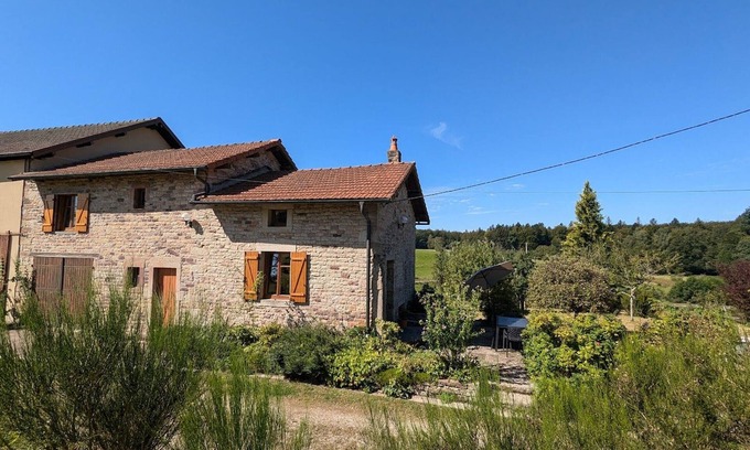 Gruey-les-Surance Cottage | Peaceful cottage with garden and pets allowed at Gruey-lès-Surance