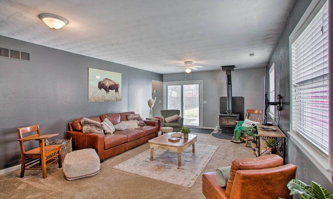 Bedford Cottage | Peaceful Cottage ~ 8 Mi to Downtown Toledo!