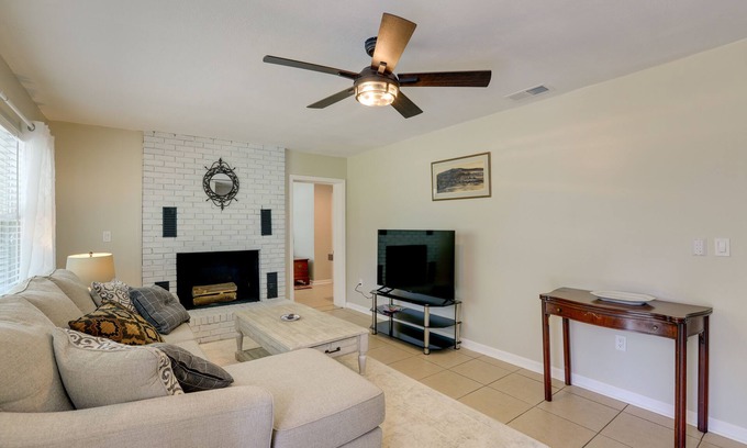 Williston House | Peaceful Country Home in Williston: Horses Welcome