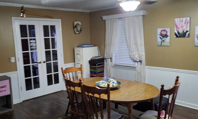 Tifton House | Peaceful Duck Pond close to I75