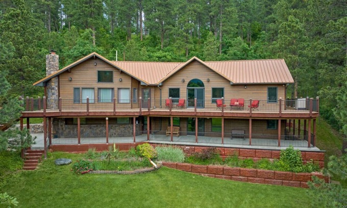 Spearfish House | Peaceful Forest Park Lodge