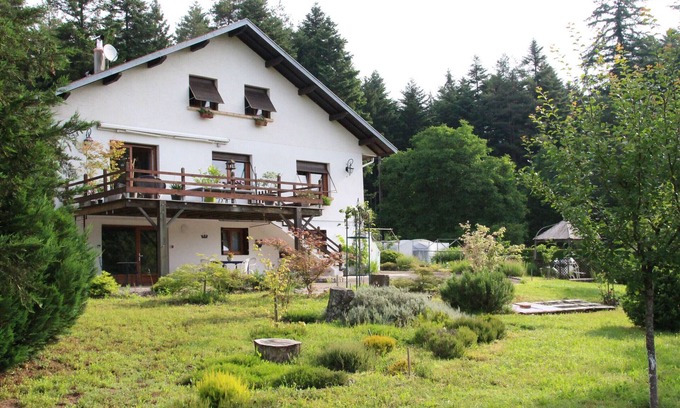 La Bourgonce Cottage | Peaceful Forest Retreat: Cozy 2-Bed Gîte with Garden, Terrace, and Outdoor Activities