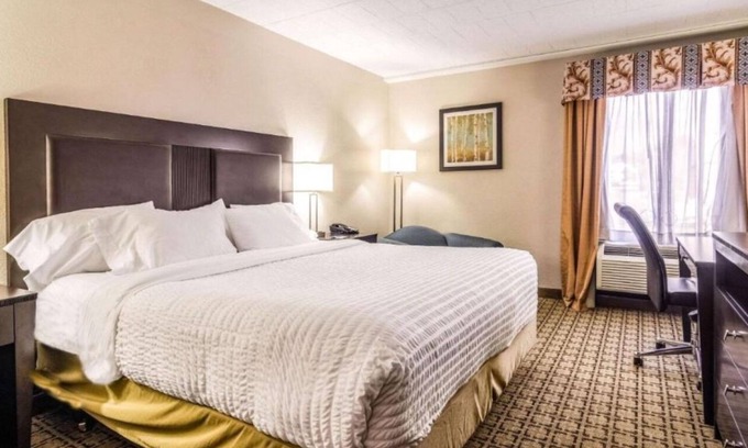 Cranberry Township Hotel | Peaceful Getaway Room w/Complimentary Breakfast - Local Highlights