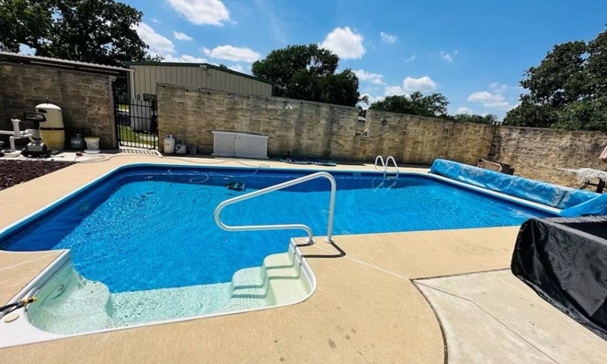 Williamson County House | Peaceful Getaway - Pool + Animals - Boats for Rent
