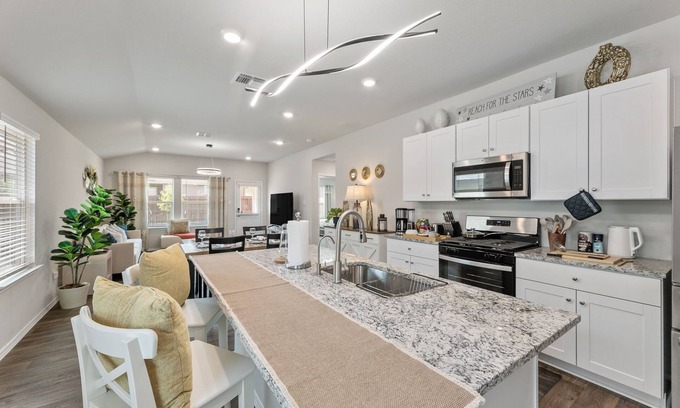 Converse House | Peaceful Haven – Work & Relax